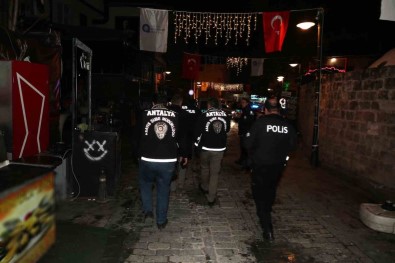 Antalya'da 'Huzur, Asayis Ve Güven' Uygulamasi