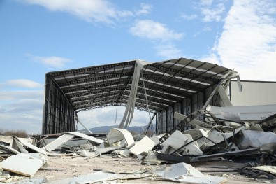 Nilüfer'de 4 Bina Yerle Bir Edildi