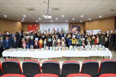 Van'da Kitap Dagitim Lansmani Yapildi