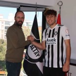 Altay'da 2005 Dogumlu Hikmet Çolak, Profesyonel Oldu
