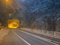 Heyelan Nedeniyle Kapanan Artvin-Erzurum Ve Artvin-Ardahan Karayolu Ulasima Açildi