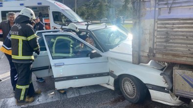 Burdur'da Kirmizi Isikta Duran Kamyonete Otomobil Çarpti Açiklamasi 4 Yarali