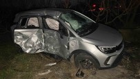 Çanakkale'de Yolcu Midibüsü Ile Otomobil Çarpisti Açiklamasi 1 Ölü, 4 Yarali