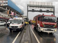 Esenyurt'ta IETT Otobüsü Yön Diregine Çarpti Açiklamasi 8 Yarali