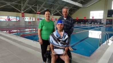 Kas Hastasi Ege, Yüzerek Hayata Tutundu