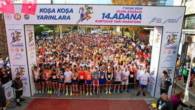 Tarihin Içinde Maraton Kosusu Renkli Görüntülere Sahne Oldu