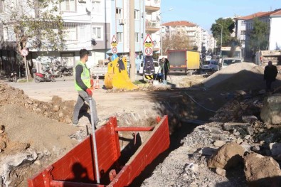 Ulutepe Caddesi'nin Yagmur Suyu Hattinda Ilk Kazma Vuruldu