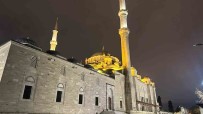 Fatih Camii'nde Biçakli Saldiri Açiklamasi Imam Ve Bir Vatandasin Hayati Tehlikesi Sürüyor