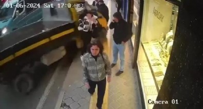 İzmir’de kamyonet dehşeti: 5 yaralı var!