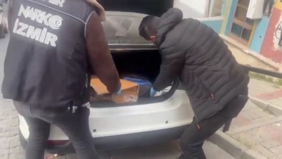 Izmir Polisi Yeni Yilda Da Zehir Tacirlerine Göz Açtirmiyor