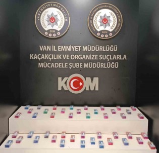 Van'da Kaçak Cep Telefonu Ve Elektronik Sigara Ele Geçirildi