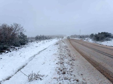 Lapseki'nin Yükseklerinde Kar Kalinligi 15 Santimetreye Ulasti