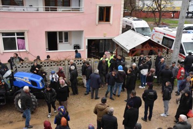 Sakarya'da Aci Olay Açiklamasi Asirlik Çinar, Yanarak Hayatini Kaybetti