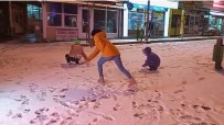Uzunköprü'de Çocuklar Kartopu Oynayarak Karin Keyfini Çikardi