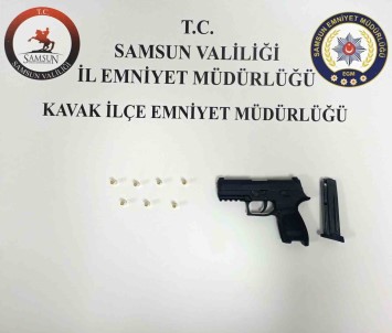 Yurt Disina Kaçarken Enselendi