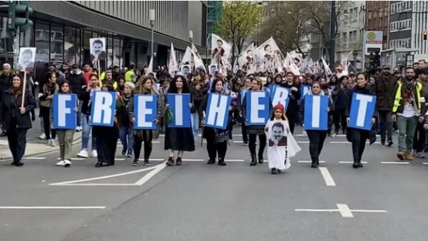 Almanya'da terör örgütü elebaşı Abdullah Öcalan'ın fotoğrafının kullanılması yasaklandı