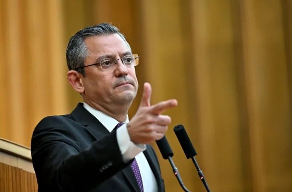 CHP’de olağanüstü hal! Özgür Özel’e parti içinde tepkiler büyüyor: Kurultay yapılsın!