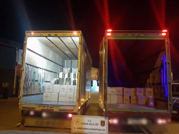 Piyasaya sürüp vatandaşa yedireceklerdi! 14 bin 360 litre sahte zeytinyağı ele geçti