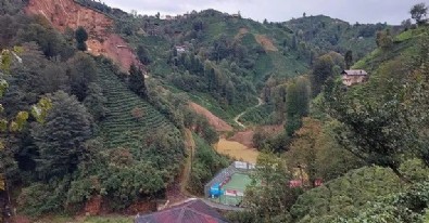 Rize'de heyelan! Evler toprak altında kaldı