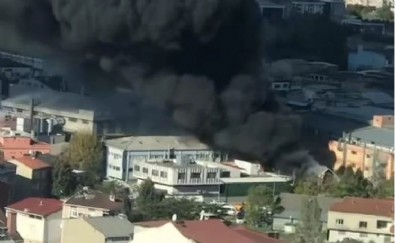 İstanbul'da halı saha yangını: Çevredeki binalara sıçradı