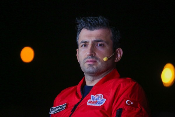 Selçuk Bayraktar'dan Kızılelma müjdesi: 2026'da 10'un üzerinde üretim hedefliyoruz