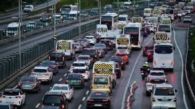 İstanbul trafiğinde yoğunluk: Erken saatlerde başladı