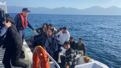 Aydın'da Sahil Güvenlik Botu tarafından 21 düzensiz göçmen kurtarıldı