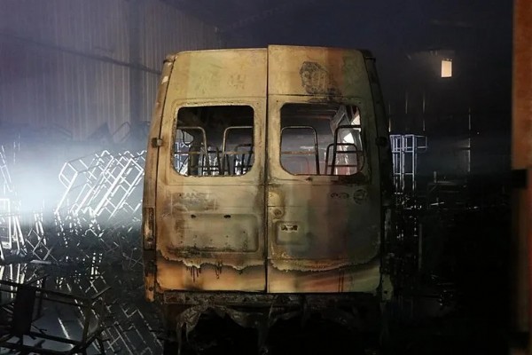 Kayseri’de korkutan yangın: Mobilya fabrikası küle döndü!