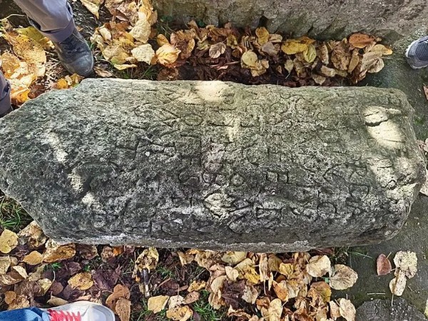 Ordu’da cami bahçesinde Roma dönemine ait eser bulundu: 1800 yıllık tarihin üzerine oturmuşlar!