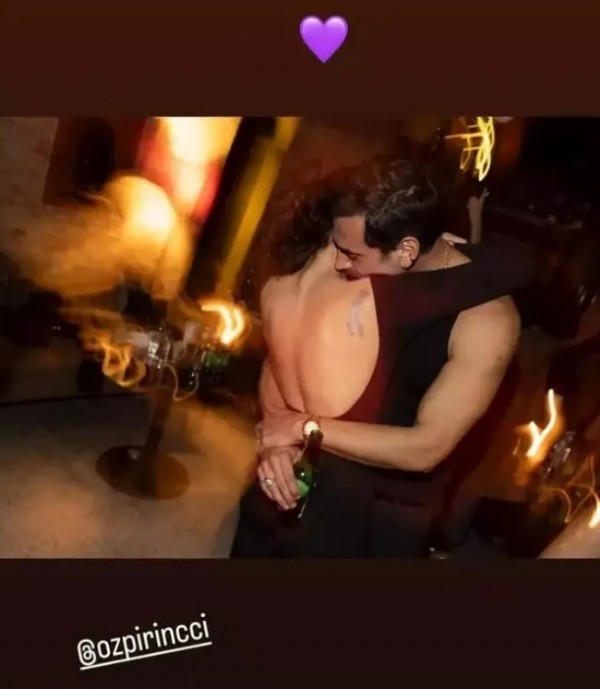 Özge Özpirinçci'den sevgi dolu kare!