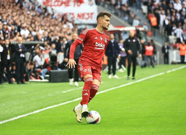 Beşiktaş'ta Ernest Muçi şoku: Sakatlandı
