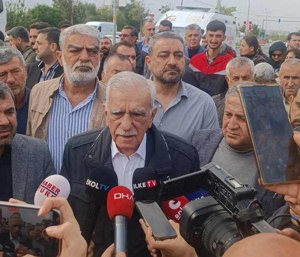 DEM’li Ahmet Türk ve Devrim Demir’in usulsüzlüğü belgelendi: 504 ihale adrese teslim!