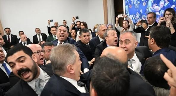 Bakan Yerlikaya'dan CHP'lilerin rezil sözlerine en net yanıt! Provokatör vekillere haddini bildirdi