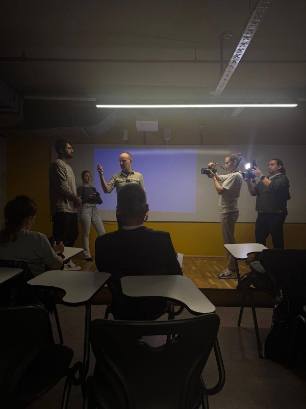 ‘Derste Konuk Var’ ile deneyimli isimden öğrencilere uygulamalı eğitim