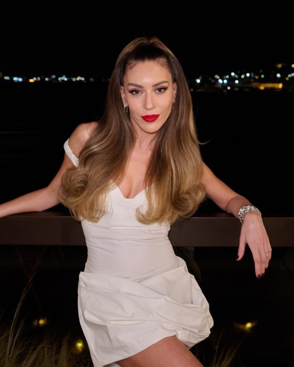 Sinem Kobal'ı görenler inanamadı!