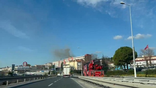 İstanbul Eğitim ve Araştırma Hastanesi'nde yangın: İtfaiye olay yerinde