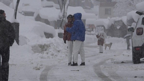 Ayder Yaylası’nda kar kalınlığı 1 metreye yaklaştı