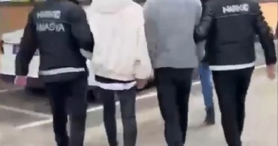 Yolcu otobüsünde 2 valiz dolusu uyuşturucu ele geçirildi: 2 kişi tutuklandı