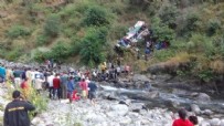 Hindistan'da yolcu otobüsü şarampole yuvarlandı: 36 ölü