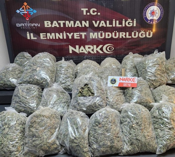Batman'da polisten kaçan kamyonda uyuşturucu yakalandı