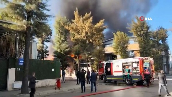 İzmir'de kimya fabrikasında yangın ve patlama: 2 yaralı