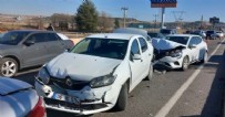 Diyarbakır’da 4 otomobil zincirleme kazaya karıştı: 2’si ağır, 8 yaralı