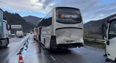 Sakarya'da 6 araçlı zincirleme kaza! Yaralılar var