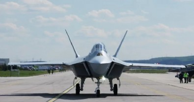 TUSAŞ'tan dikkat çeken paylaşım: Yine yeniden KAAN