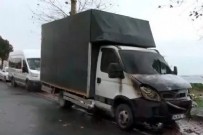 Park halindeki kamyonet alev alev yandı