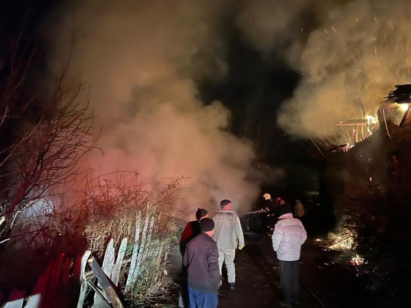 Çorum'da samanlıkta çıkan yangın, evlere sıçramadan söndürüldü