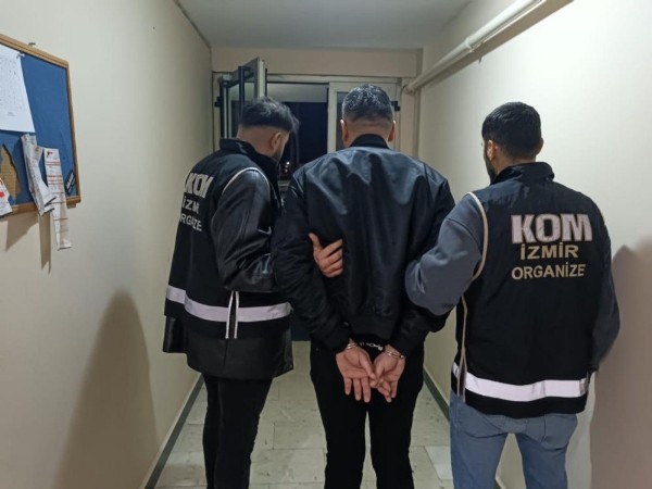 İzmir'de 'Genç Osman' çetesine şafak operasyonu