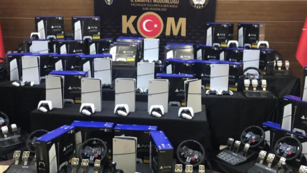 İstanbul'da 50 milyon lira değerinde 3 bin 500 kaçak oyun konsolu ele geçirildi
