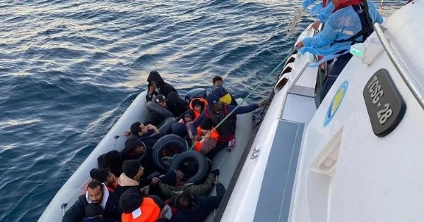 İzmir'de 126 düzensiz göçmen yakalandı