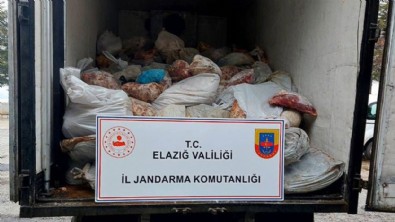Elazığ'da,  5 ton 880 kilogram kaçak et ele geçirildi, 3 şüpheli gözaltına alındı.